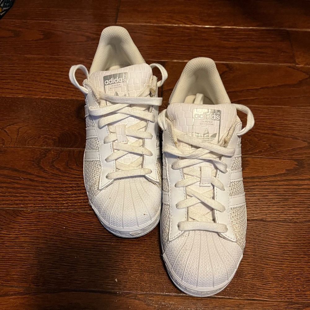 Adidas Kids White La Marque Aux 3 Bandes Size 4.5. Pet / Smoke Free Home.